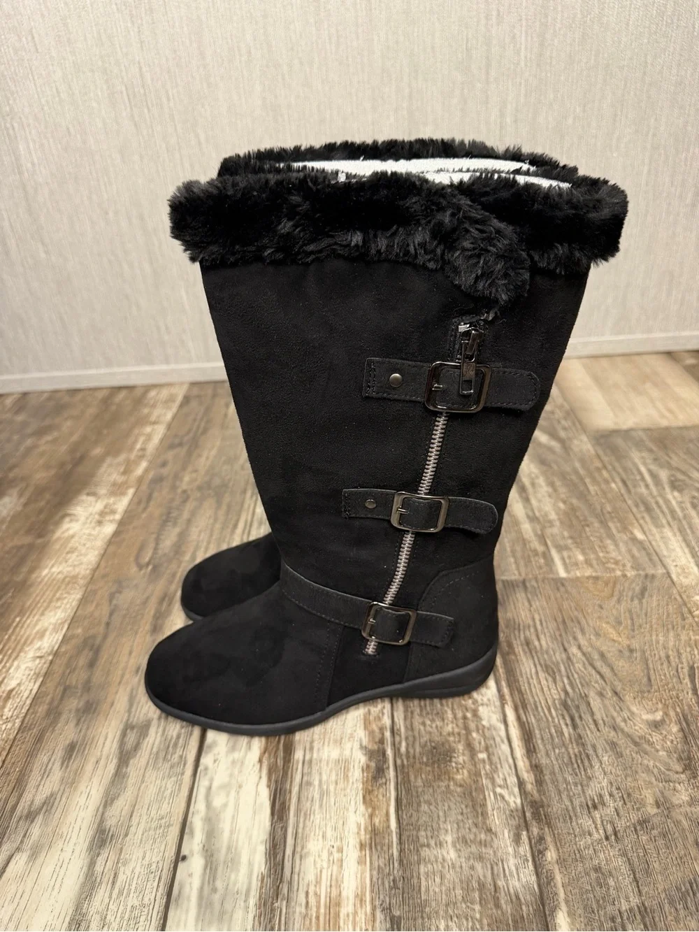 Girl’s Hot Cakes Black Faux Fur-Trim Mid-Calf Buckle Boot Size 2.5